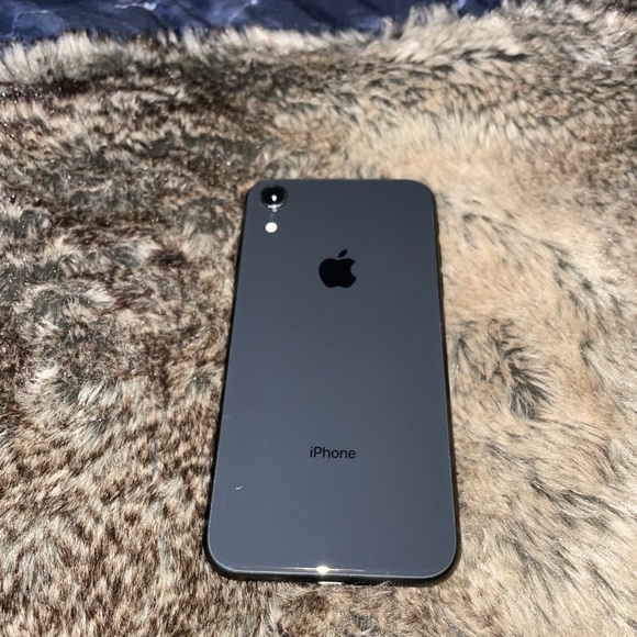 iPhone XR - Picture 4 of 7